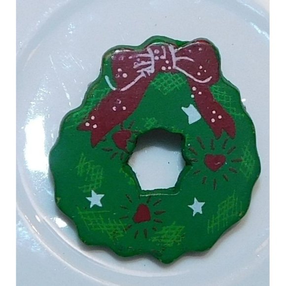 Jewelry - Hand Painted Holiday Wreath Brooch